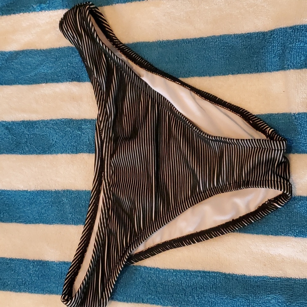 SHADE AND SHORE MEDIUM BIKINI BOTTOMS